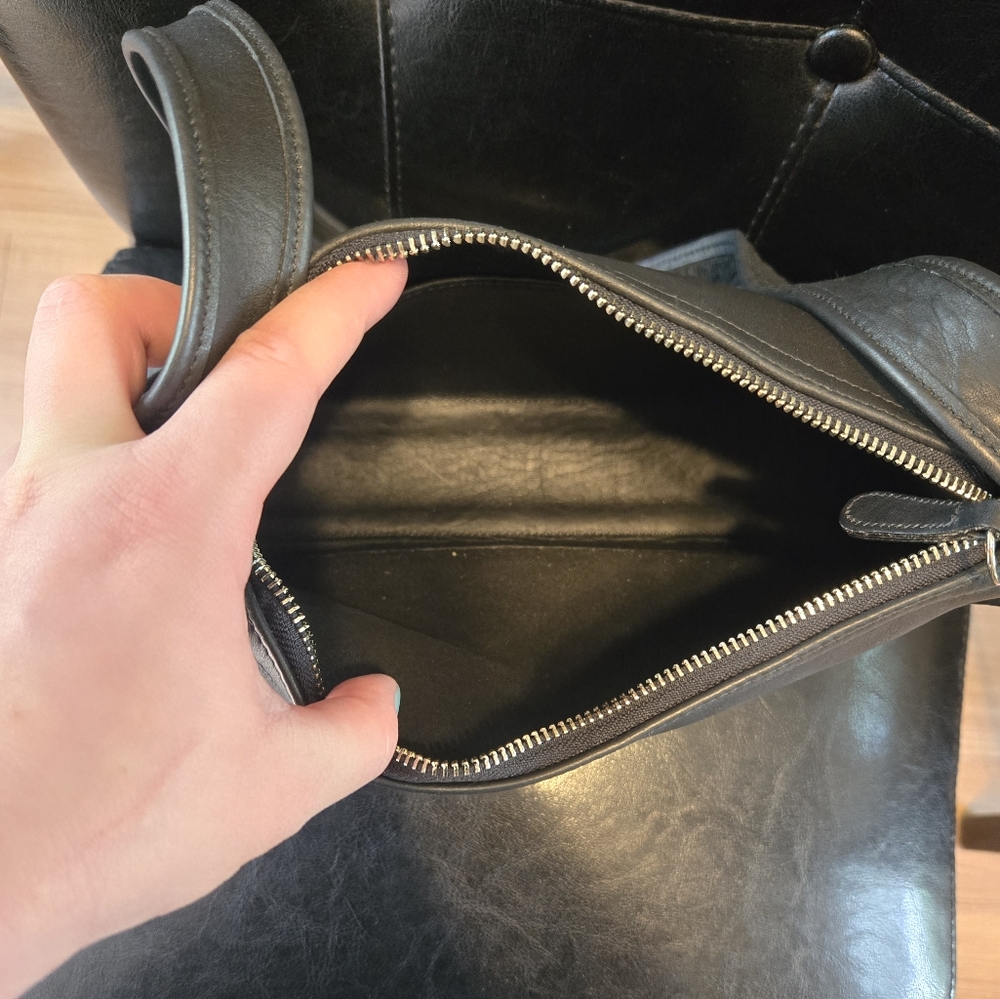 Vintage Coach Black Leather Bag No. A9P- 9057 - Picture 9 of 10